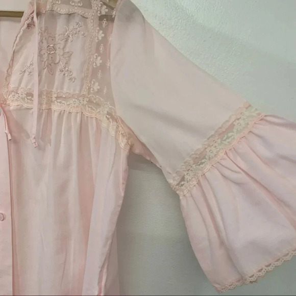 Intime  Nightgown Robe Small  Pastel Pink  Lace Embroidery Pockets Button Front - Picture 4 of 11
